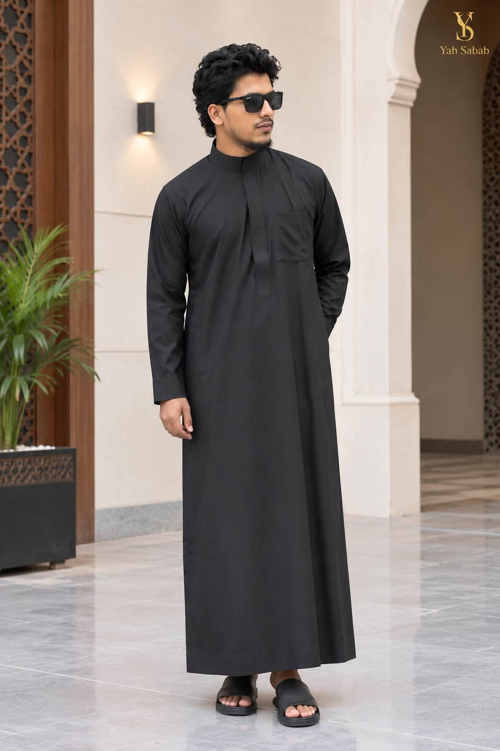 Executive Gulf Thobe - Jet Black Monochrome
